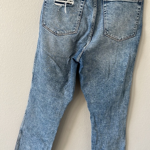 Good American Good Curve Women's Distressed Light Wash Jeans 8/29 - Picture 11 of 14